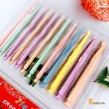 Bộ kim móc NHỰA CẦU VỒNG 12 cây tiện lợi