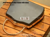 Full bộ khuôn túi hình thang viền vàng kèm dây xích