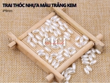 Trai thóc nhựa màu trắng kem