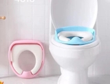 Bệ Ngồi Toilet Có Tay Vịn Trẻ Em