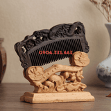 Lược gỗ đàn hương chạm khắc 3D – Món quà tinh tế mang giá trị nghệ thuật và ý nghĩa dành tặng người thân