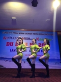 Trang phục vũ đoàn nhảy hiện đại màu xanh