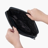 Clutch cầm tay da bò Taiga CK23 đen