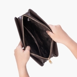 Clutch cầm tay đeo chéo da bò Taiga màu nâu RB16
