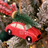 Phụ kiện Xe ô tô đỏ chở cây thông