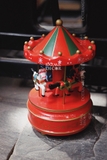 Đồ chơi hộp nhạc Merry-Go-Round -  Vòng xoay dây cót