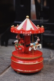 Đồ chơi hộp nhạc Merry-Go-Round -  Vòng xoay dây cót