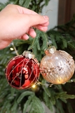 Hộp 6 quả châu Noël Pearl Gloss đính hạt 8CM 6T - Đỏ & đồng