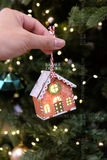 Phụ kiện treo mô hình 3D ngôi nhà gỗ họa tiết bánh gừng đèn Led - Nhà mái thấp 7cm