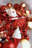 .Hộp 39 phụ kiện & châu đỏ trắng - Santa Claus in Snowland