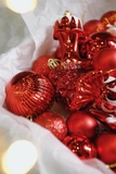 .Hộp 39 phụ kiện & châu đỏ trắng - Santa Claus in Snowland