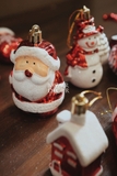 .Hộp 39 phụ kiện & châu đỏ trắng - Santa Claus in Snowland