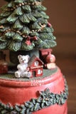 ,Hộp nhạc xoay cây thông gấu nhỏ 10x18cm