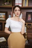 Chân váy ôm bút chì xếp ly bên hông