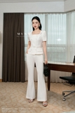 Áo kiểu cổ vuông dáng Peplum