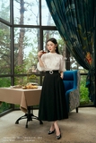 Chân váy xòe xếp ly đính mặt đá