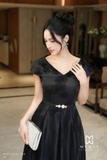 Đầm xòe xếp ly cổ V