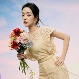 Áo kiểu dáng suông vừa phối cổ tròn