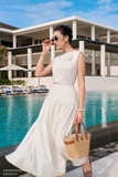 Áo kiểu dáng cổ thuyền phối hoa cài
