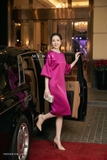 Đầm suông vừa dáng cổ tròn dài qua gối