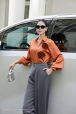 Áo sơ mi suông cổ Đức dài ngang hông trang trí hoa 3D