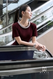 Đầm trên ôm dưới xòe cổ tròn trang trí hạt trai