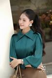 Áo sơ mi suông vừa trang trí xếp ly cổ biến kiểu