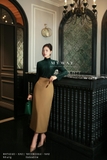 Chân váy ôm vừa có xẻ sau