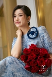 Đầm suông vừa dáng cổ tròn phối đính hoa