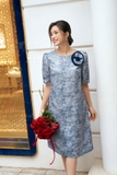 Đầm suông vừa dáng cổ tròn phối đính hoa