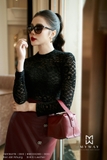 Chân váy ôm xẻ trước họa tiết cúc mạ