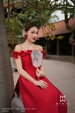Áo dài Thiên Hương dáng trễ vai đính hoa viền