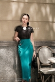Áo kiểu tay ngắn đính hoa