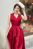 Đầm xòe không tay cổ biến kiểu dài qua bắp