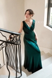 Đầm xòe cổ biến kiểu hở lưng dài trên mắt cá