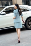 Chân váy chữ A dài trên gối