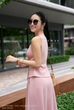 Chân váy xòe rủ dài qua bắp khóa sau tiện lợi