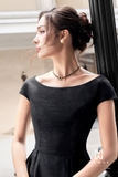 (2 màu) Đầm tiệc xếp ly taffeta cổ thuyền