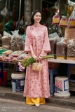 Áo dài dáng cổ tàu phối hoa cài