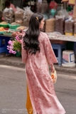 Áo dài dáng cổ tàu phối hoa cài