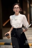 Áo sơ mi cổ bèo đính hoa