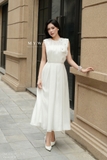 Đầm xòe dáng cổ tròn phối đính hoa