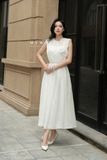 Đầm xòe dáng cổ tròn phối đính hoa