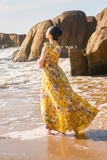 Đầm maxi hoa vàng cổ V