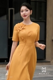 Đầm xòe dáng cổ tròn phối hoa