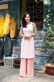 Áo dài cách tân hồng phấn phối tay