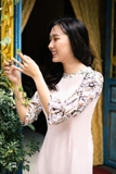 Áo dài cách tân hồng phấn phối tay