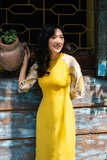 Áo dài cách tân màu vàng tươi phối tay