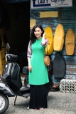 Áo dài cách tân xanh lá phối tay