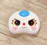 mat-nhua-xanh-baby-three-kt-8-cm-x-6-cm